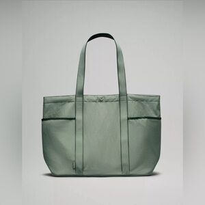Lululemon Daily Multi-Pocket Tote Bag 20L- Grey Eucalyptus/Legacy Green